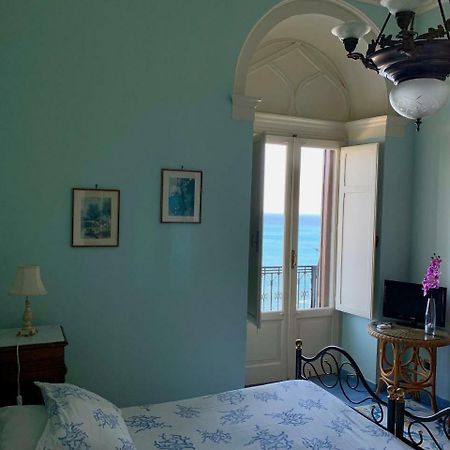 B&B Villa Antonio ตาออร์มินา ภายนอก รูปภาพ